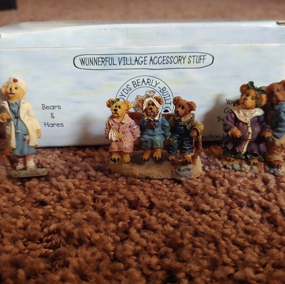Boyd's bears Bump, thunk & klunk little village